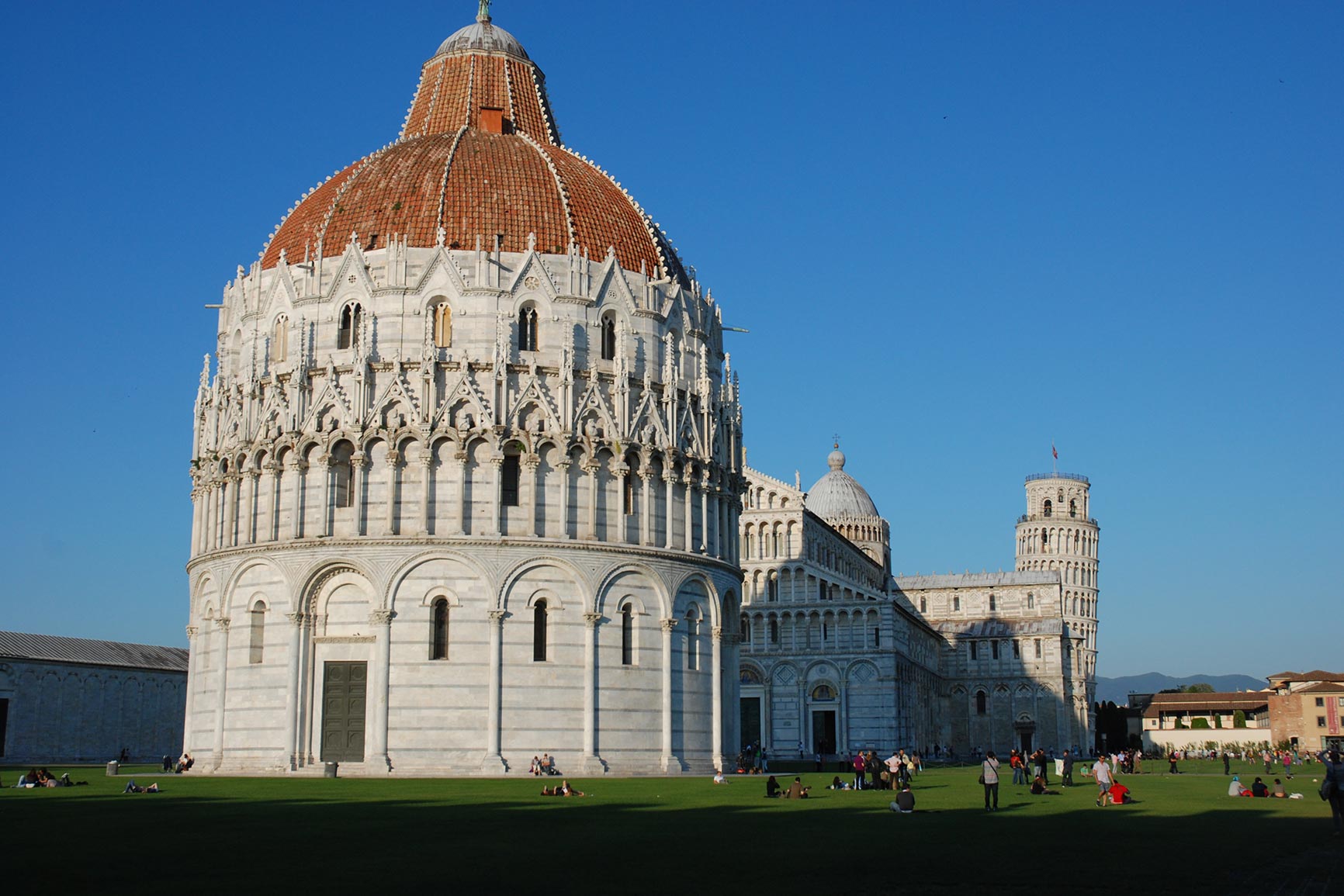 Bed and Tower - Pisa